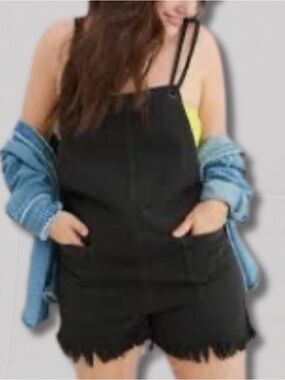 Aerie Black Denim Double Strap Shortalls - Size Medium - Frayed Hem